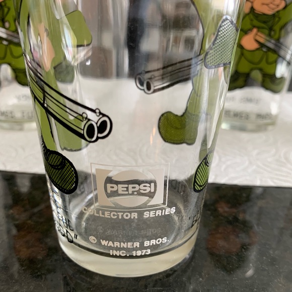 1973 Elmer Fudd Warner Bros/Pepsi collector drinking glasses- set of four - Picture 4 of 5